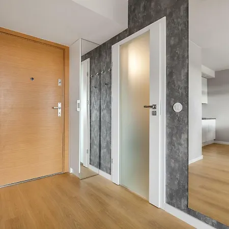 公寓 Frey Homes Waterline With Amazing Pool And Gym 格但斯克