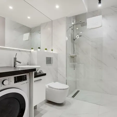 Frey Homes Waterline With Amazing Pool And Gym 公寓